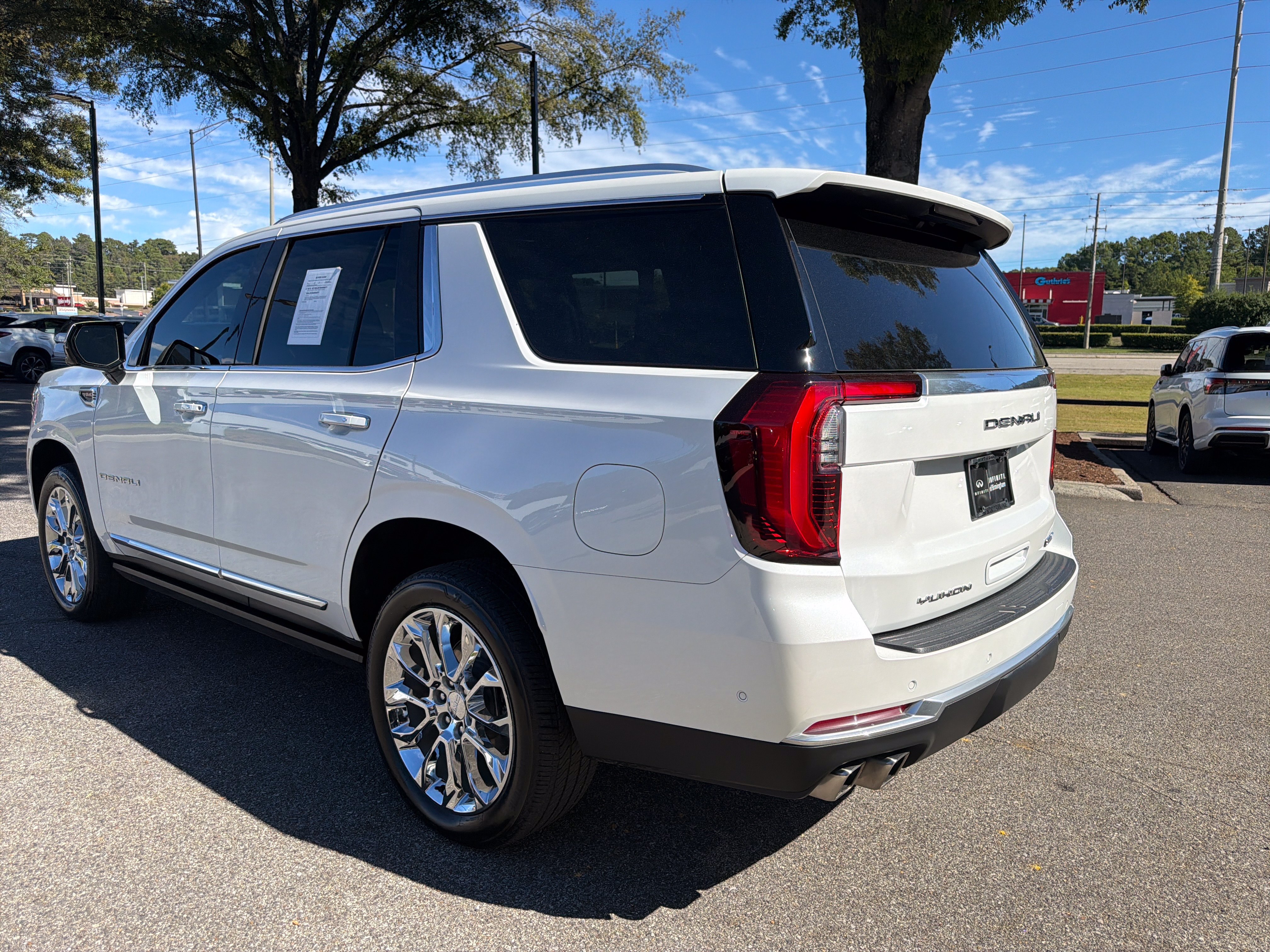 Used 2025 GMC Yukon Denali w/ Sun & Power Step Package AWD/4WD image 9
