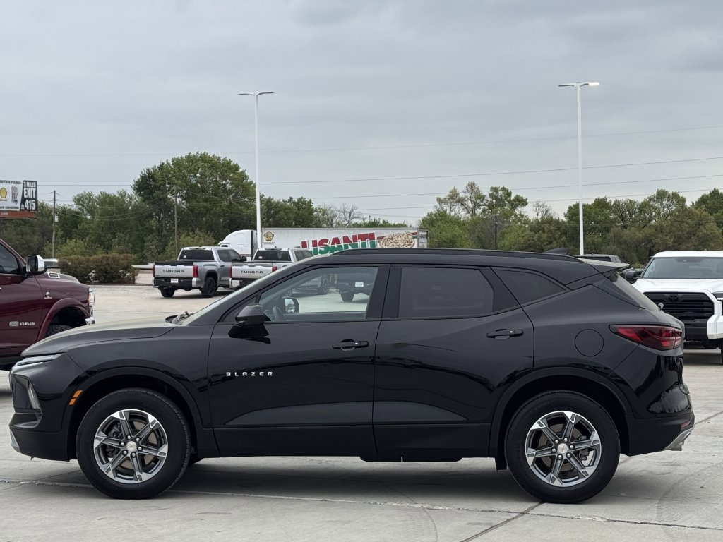Used 2024 Chevrolet Blazer LT w/ Convenience Package FWD image 3