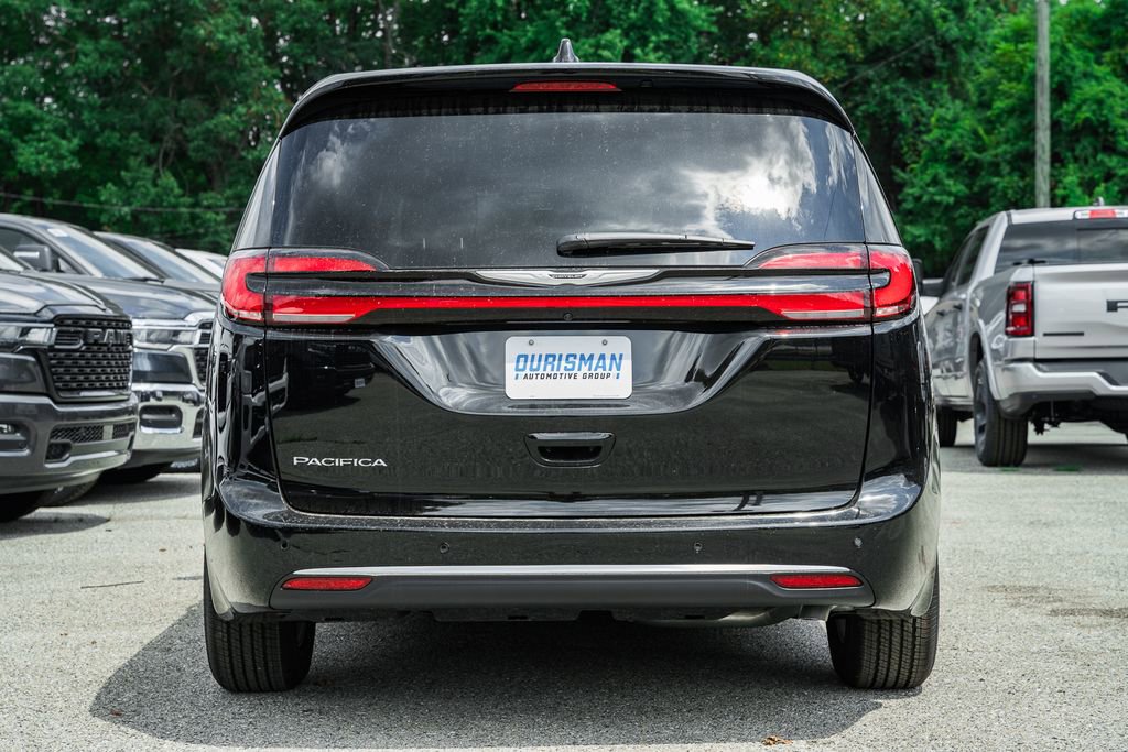 New 2025 Chrysler Pacifica Select image 5