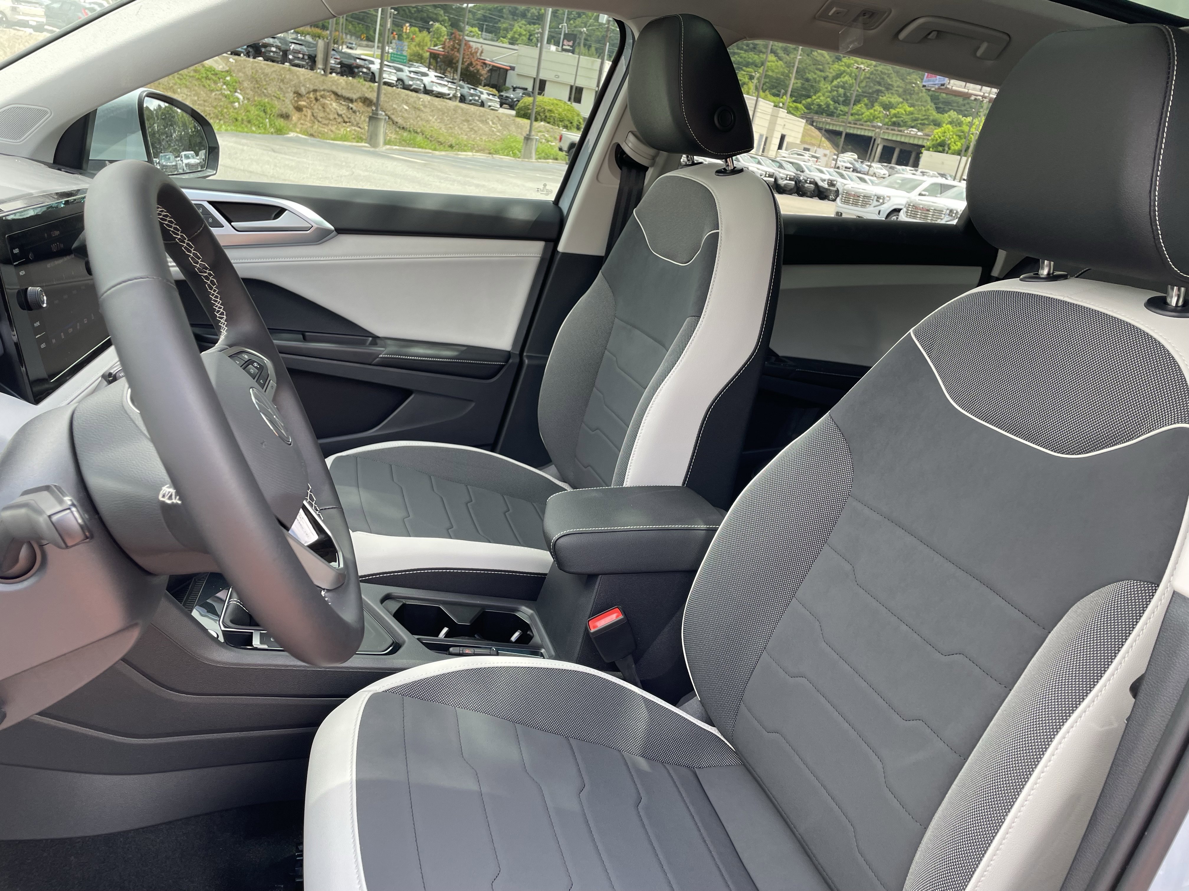 New 2026 Volkswagen Taos SE FWD image 14