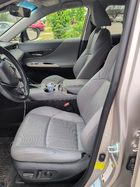 Used 2021 Toyota Venza XLE w/ Softex Package image 2