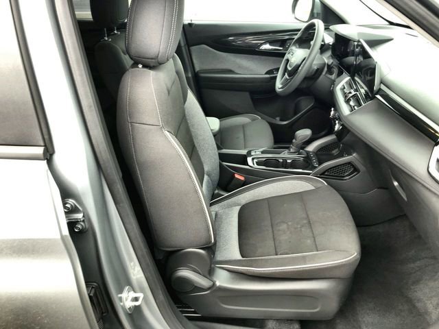 Used 2025 Chevrolet TrailBlazer LT AWD/4WD image 23