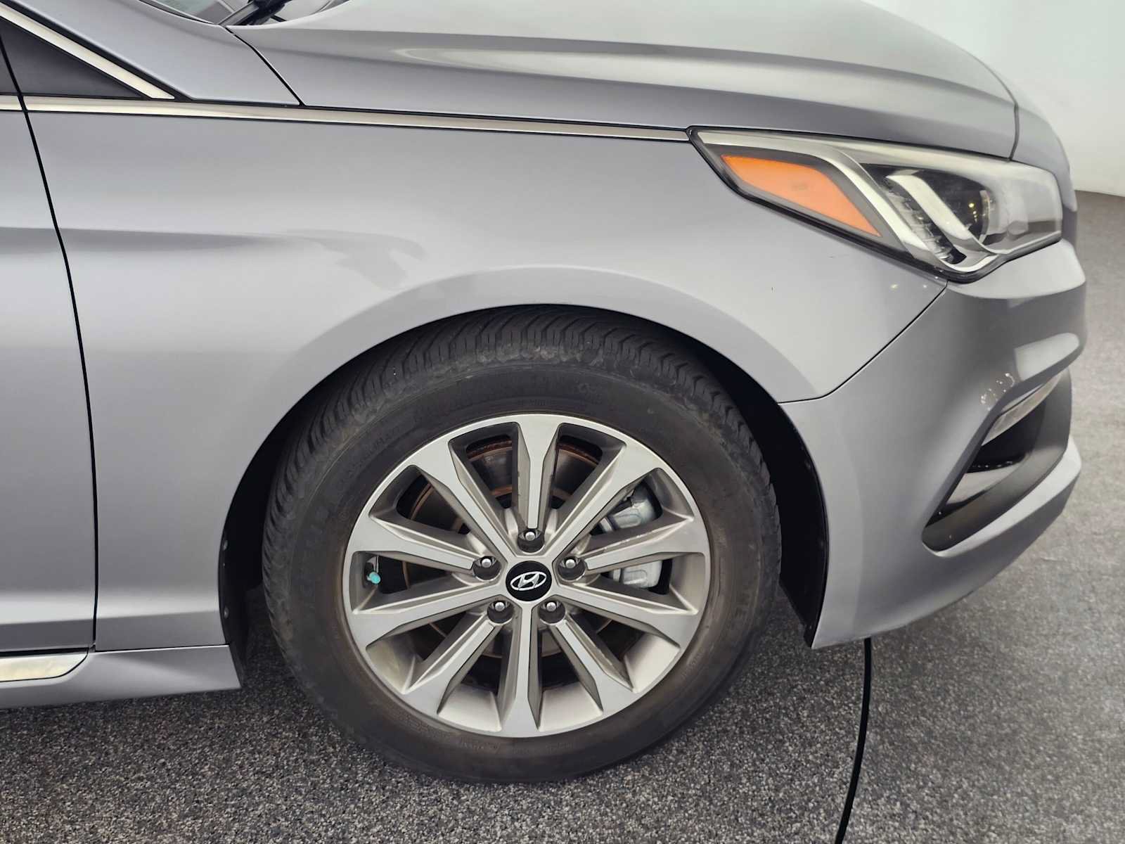 Used 2017 Hyundai Sonata Limited w/ Ultimate Package 04 FWD image 9