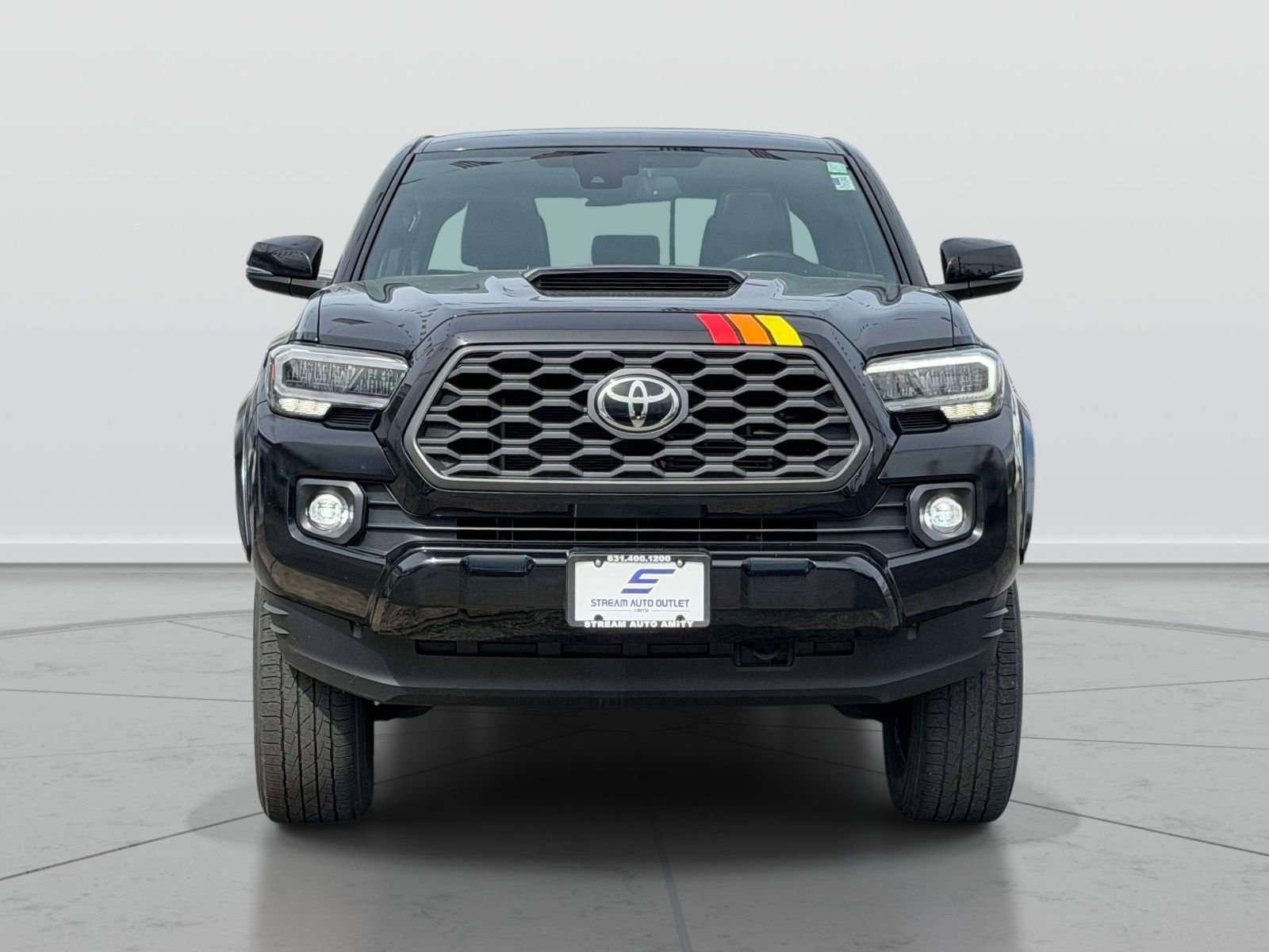 Used 2020 Toyota Tacoma TRD Sport w/ TRD Premium Sport Package AWD/4WD image 2