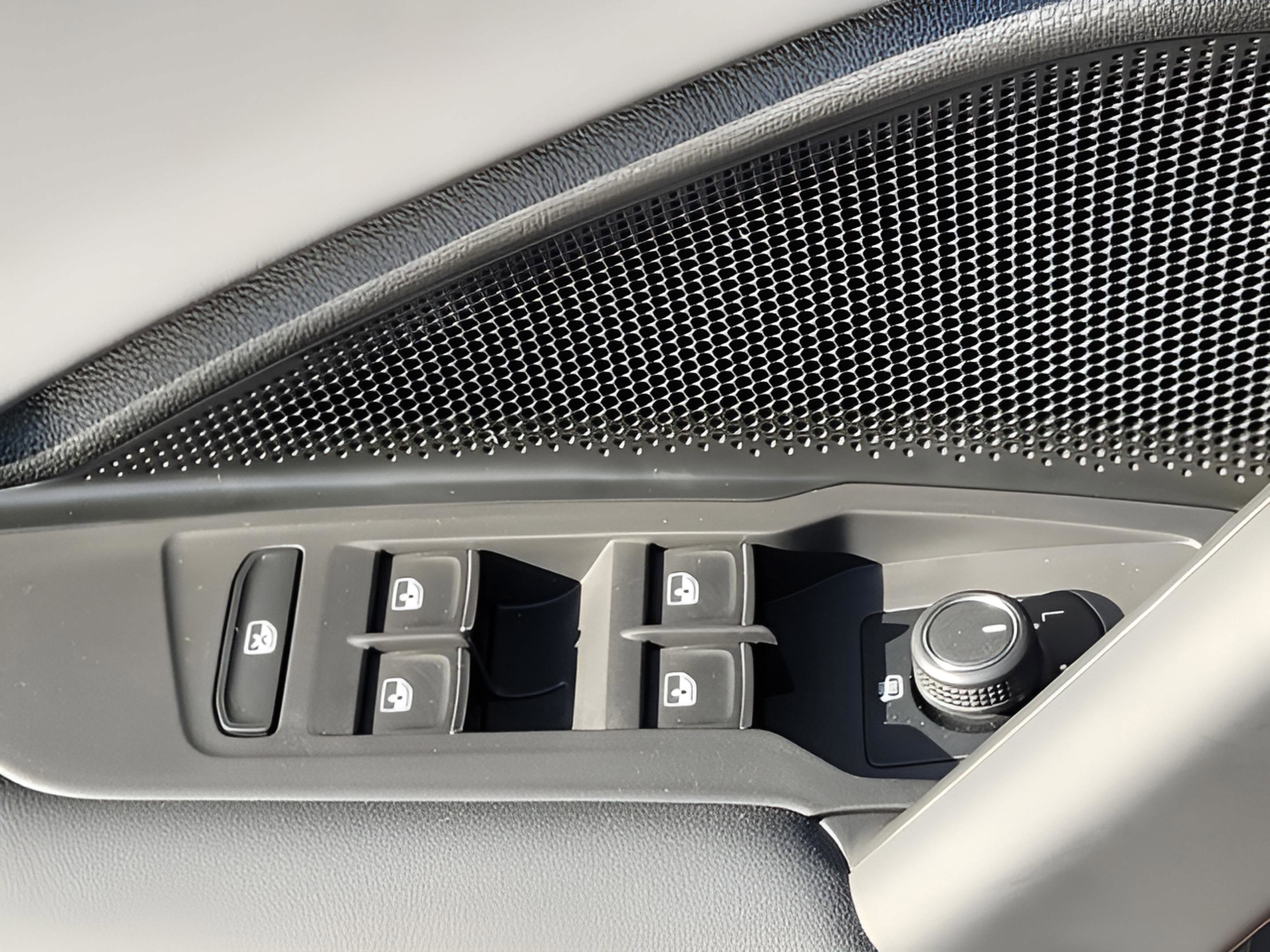 New 2025 Volkswagen Tiguan SE image 20