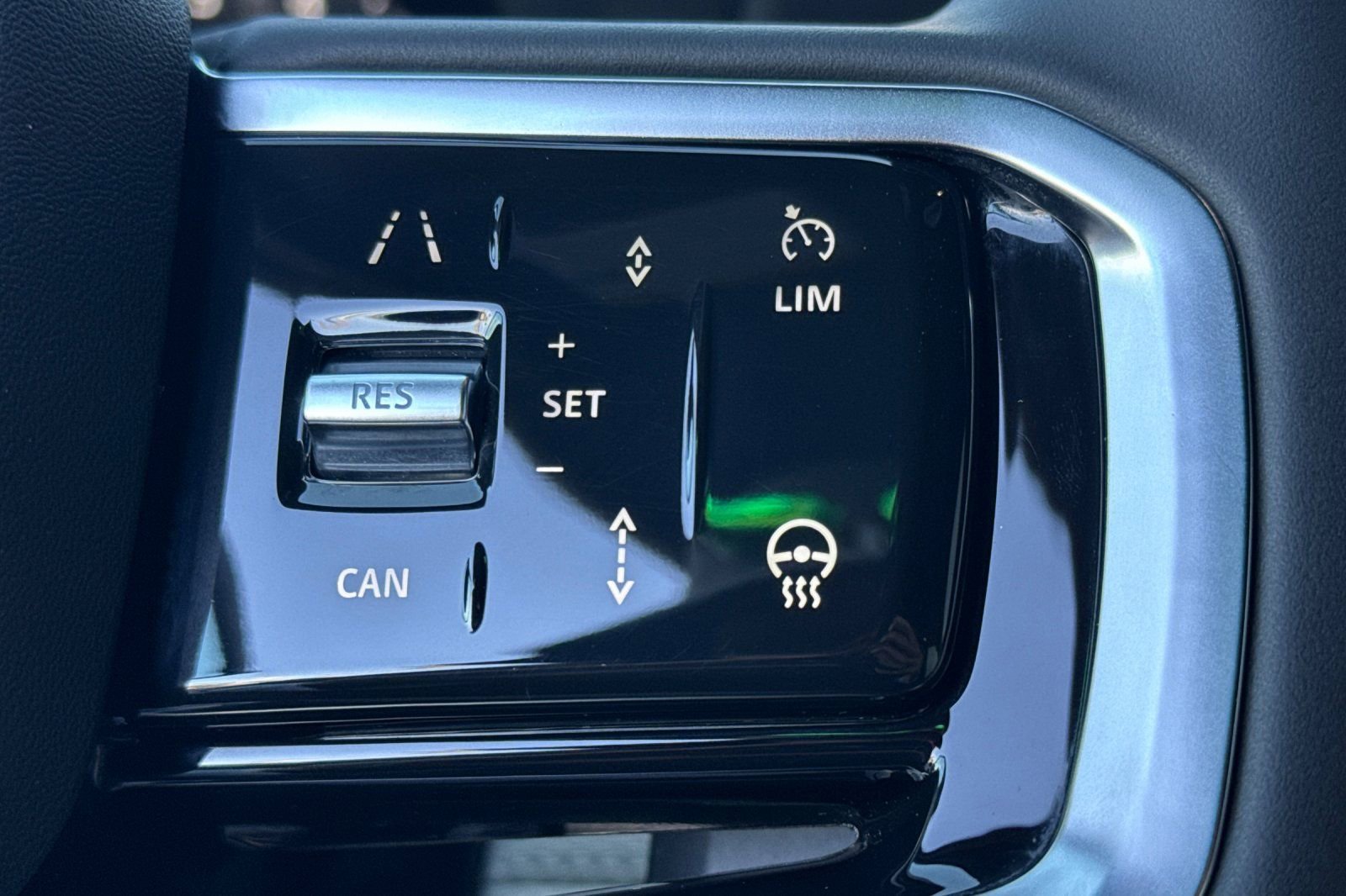 Used 2025 Land Rover Discovery Sport Dynamic SE image 29