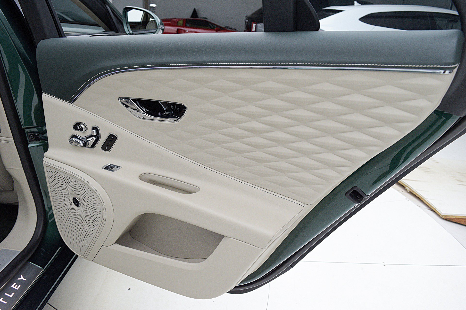 Certified 2022 Bentley Flying Spur V8 AWD/4WD image 41