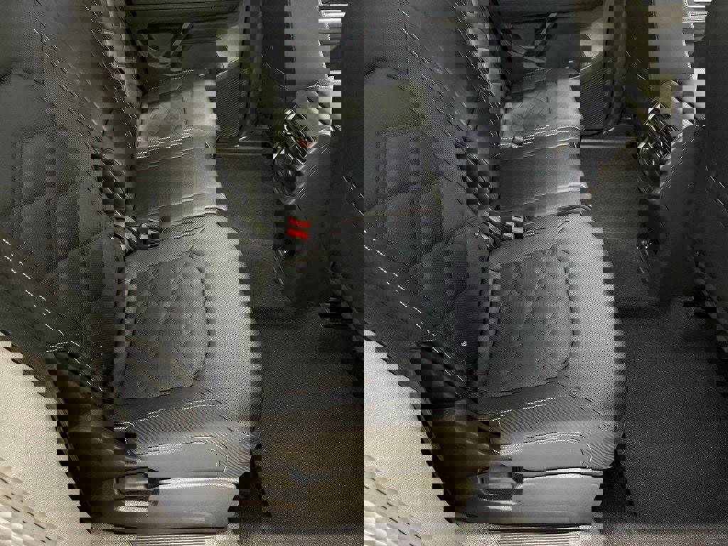 Used 2025 Volkswagen Atlas Cross Sport SE image 52