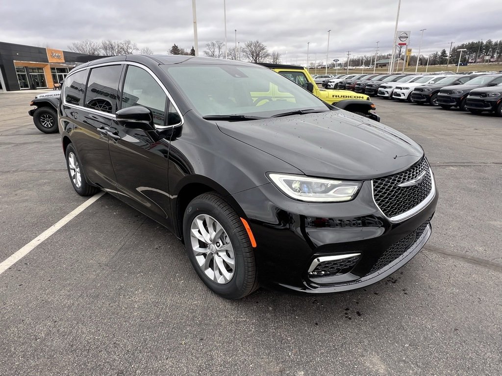 New 2026 Chrysler Pacifica Select image 18