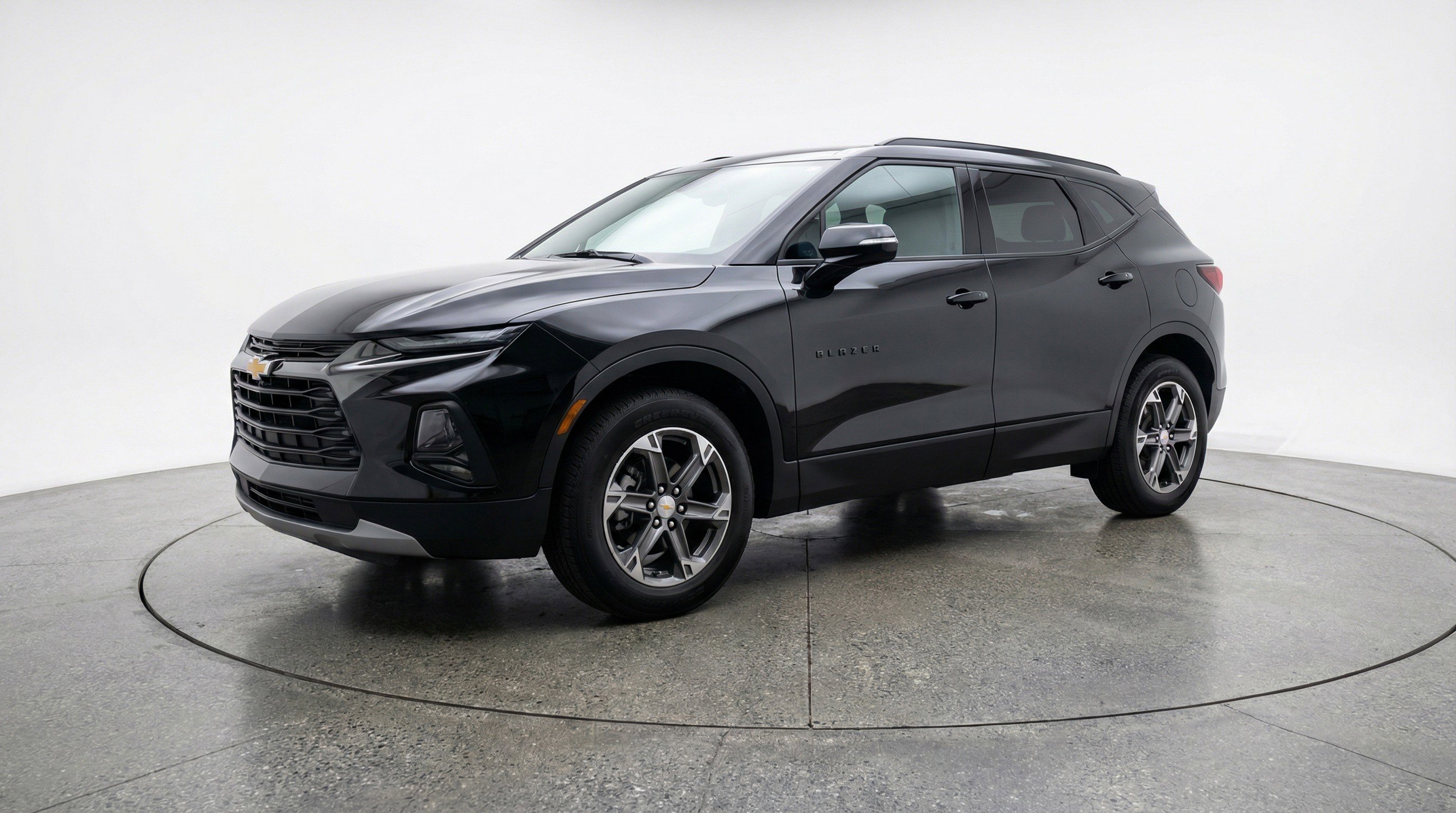 Used 2025 Chevrolet Blazer LT image 3