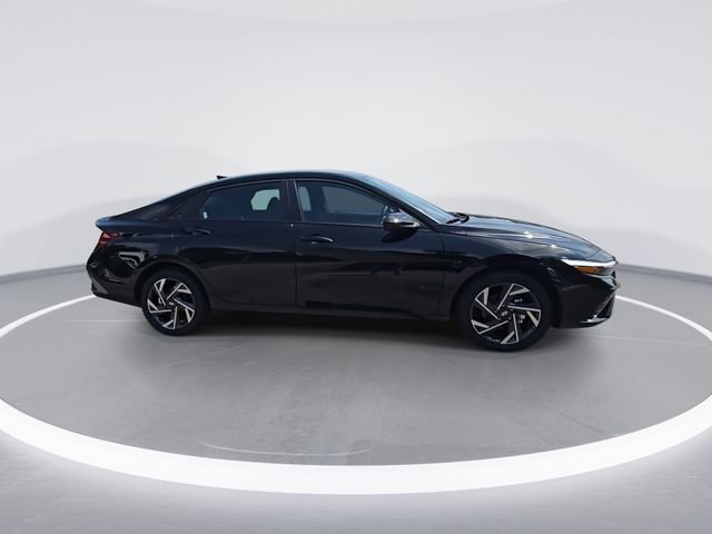 New 2025 Hyundai Elantra SEL image 9