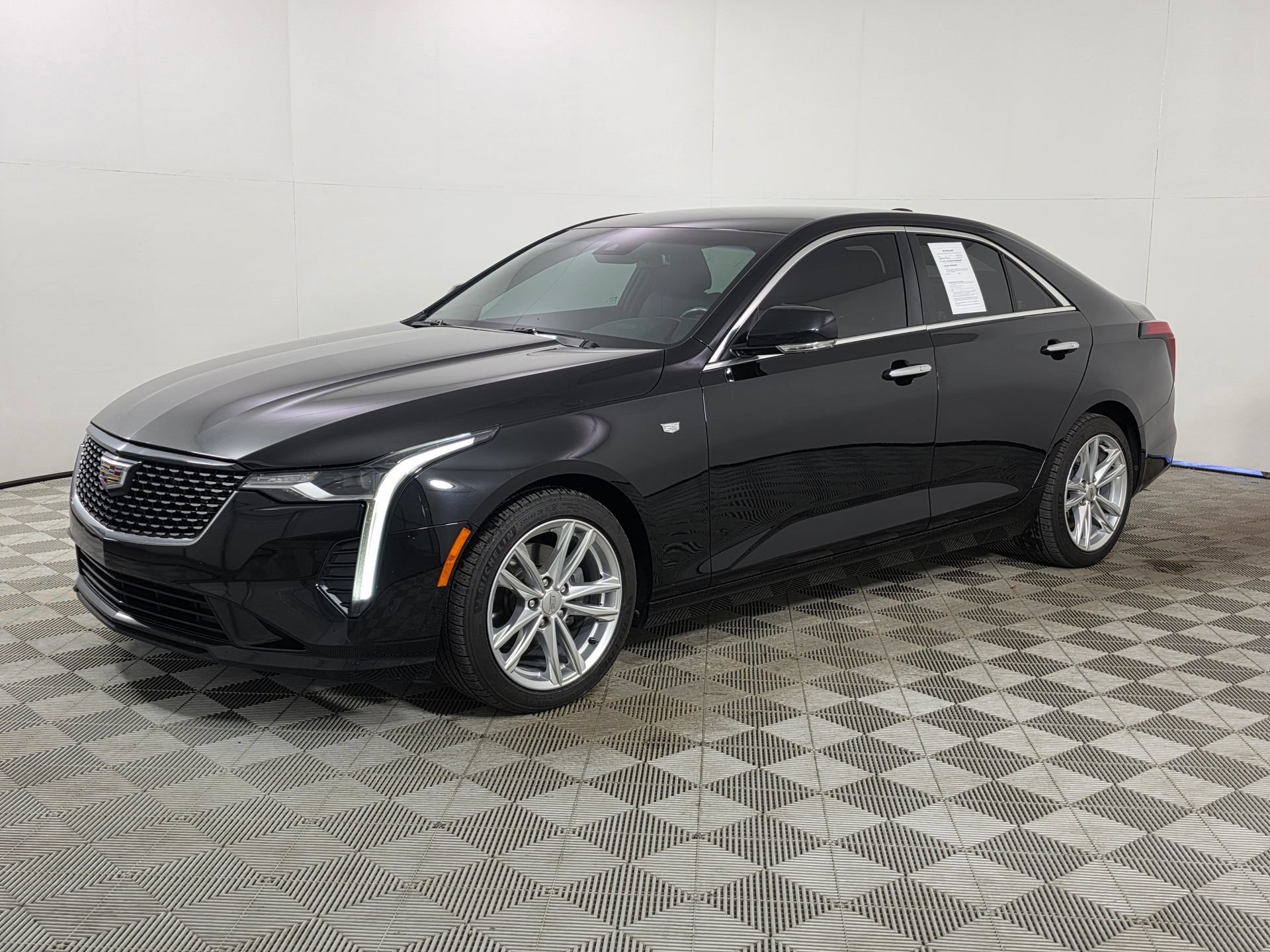 Used 2023 Cadillac CT4 Luxury RWD image 3