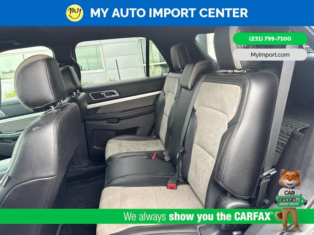 Used 2017 Ford Explorer XLT w/ Equipment Group 202A AWD/4WD image 24