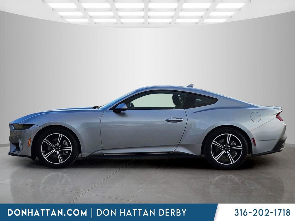 Used 2025 Ford Mustang Premium RWD image 8