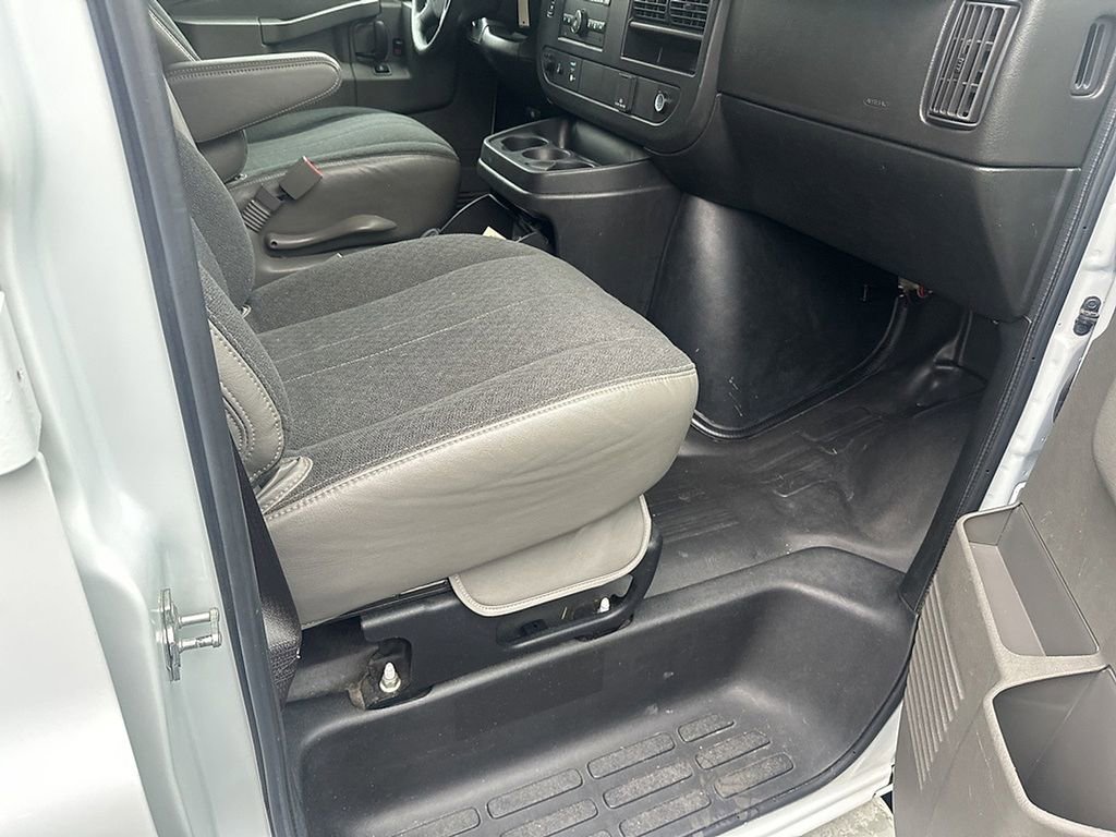 Used 2023 Chevrolet Express 2500 w/ Driver Convenience Package image 10