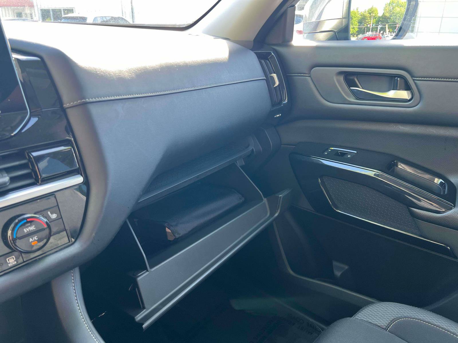 Used 2022 Nissan Pathfinder SV w/ SV Premium Package AWD/4WD image 11