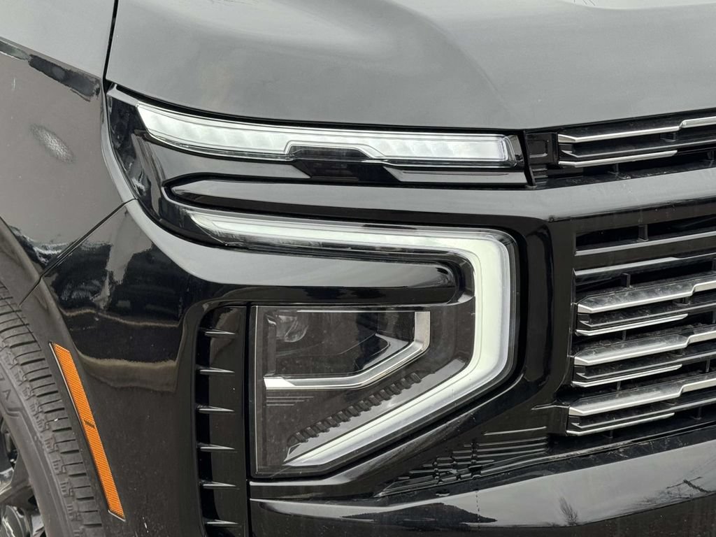 Used 2025 Chevrolet Suburban High Country AWD/4WD image 7