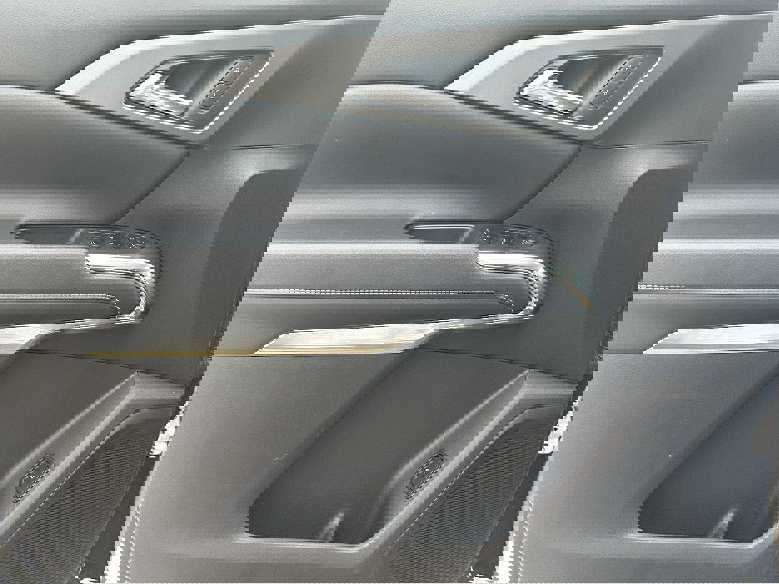 Used 2025 Chevrolet Traverse LT FWD image 10