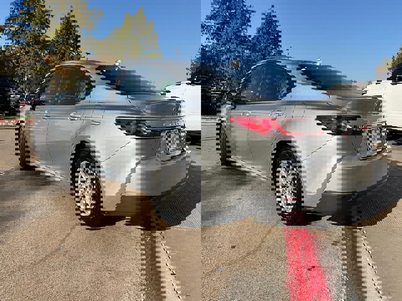 Used 2025 Toyota Camry LE image 8