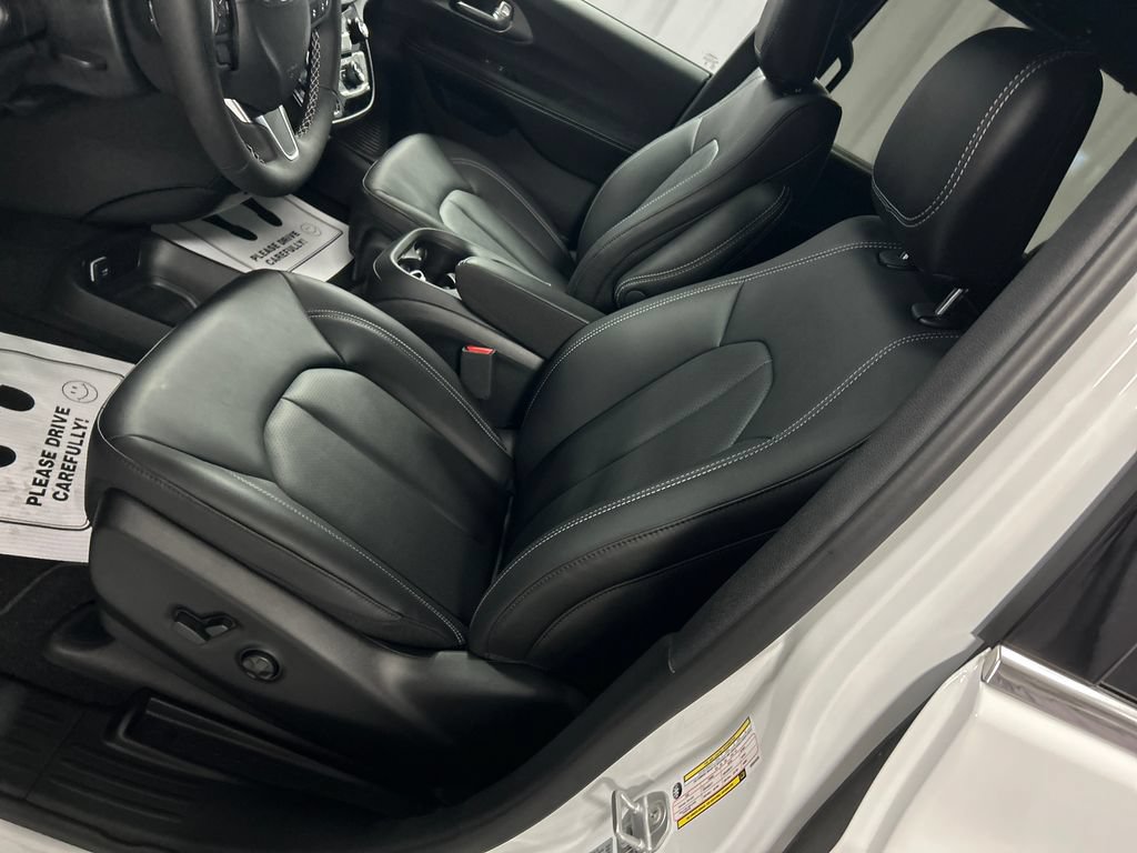 New 2027 Chrysler Pacifica Select w/ Family Tech Group FWD image 10