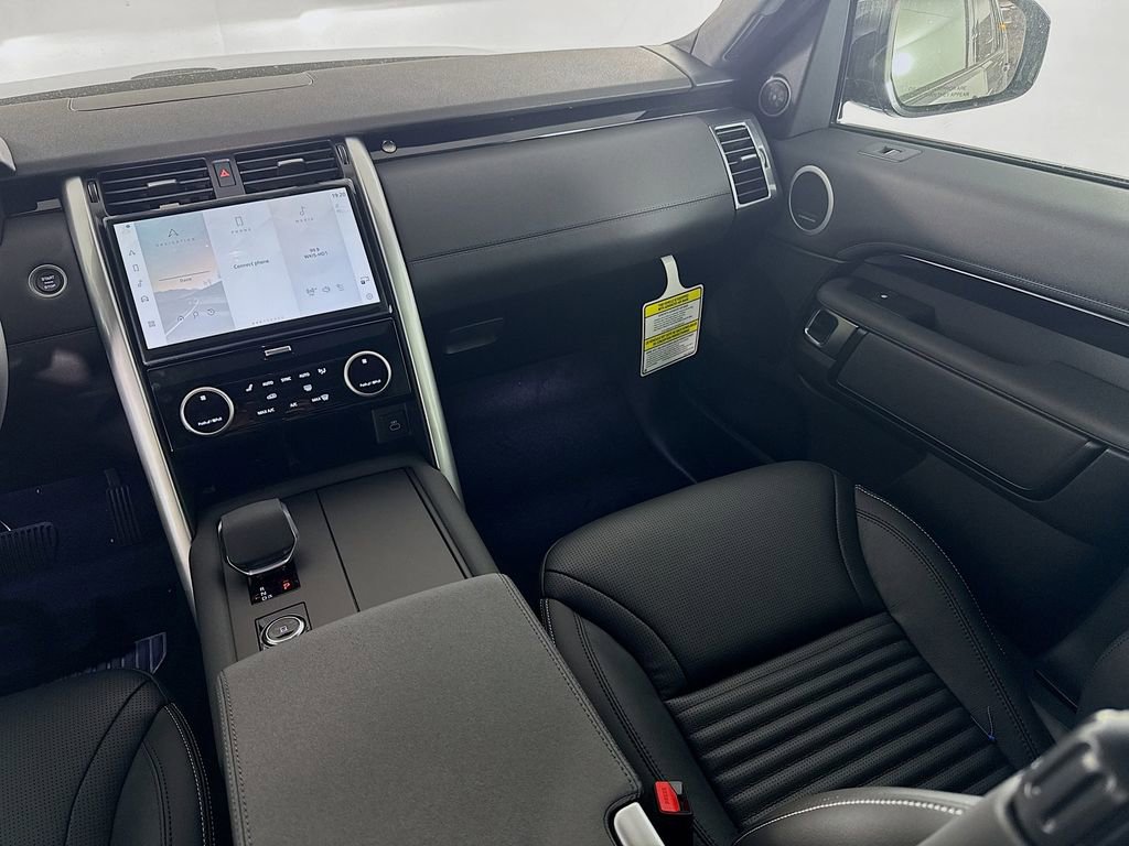 New 2025 Land Rover Discovery S image 23