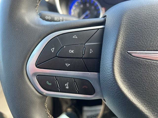 Certified 2023 Chrysler Pacifica Limited image 22