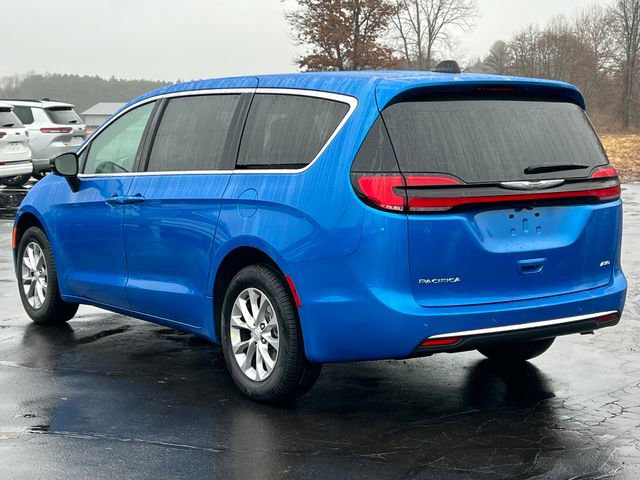 New 2026 Chrysler Pacifica Select AWD/4WD image 9