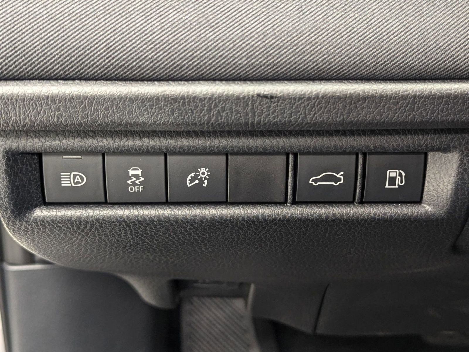 Used 2025 Toyota Camry LE w/ Convenience Package image 14