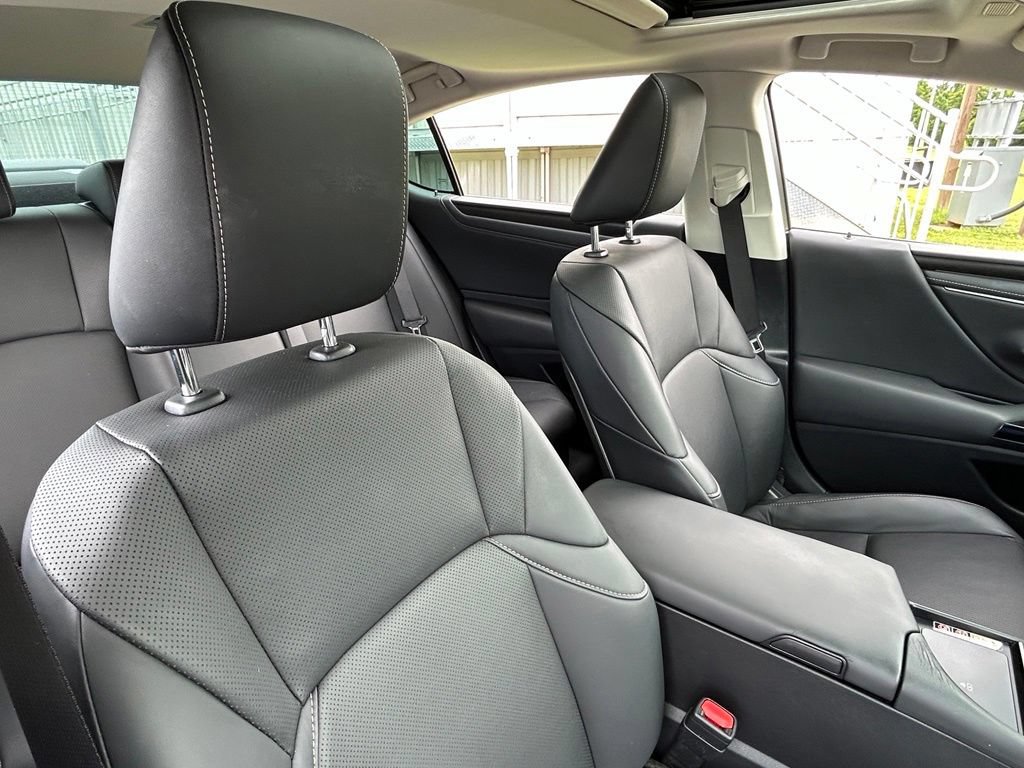 Used 2024 Lexus ES 300h w/ Premium Package FWD image 39