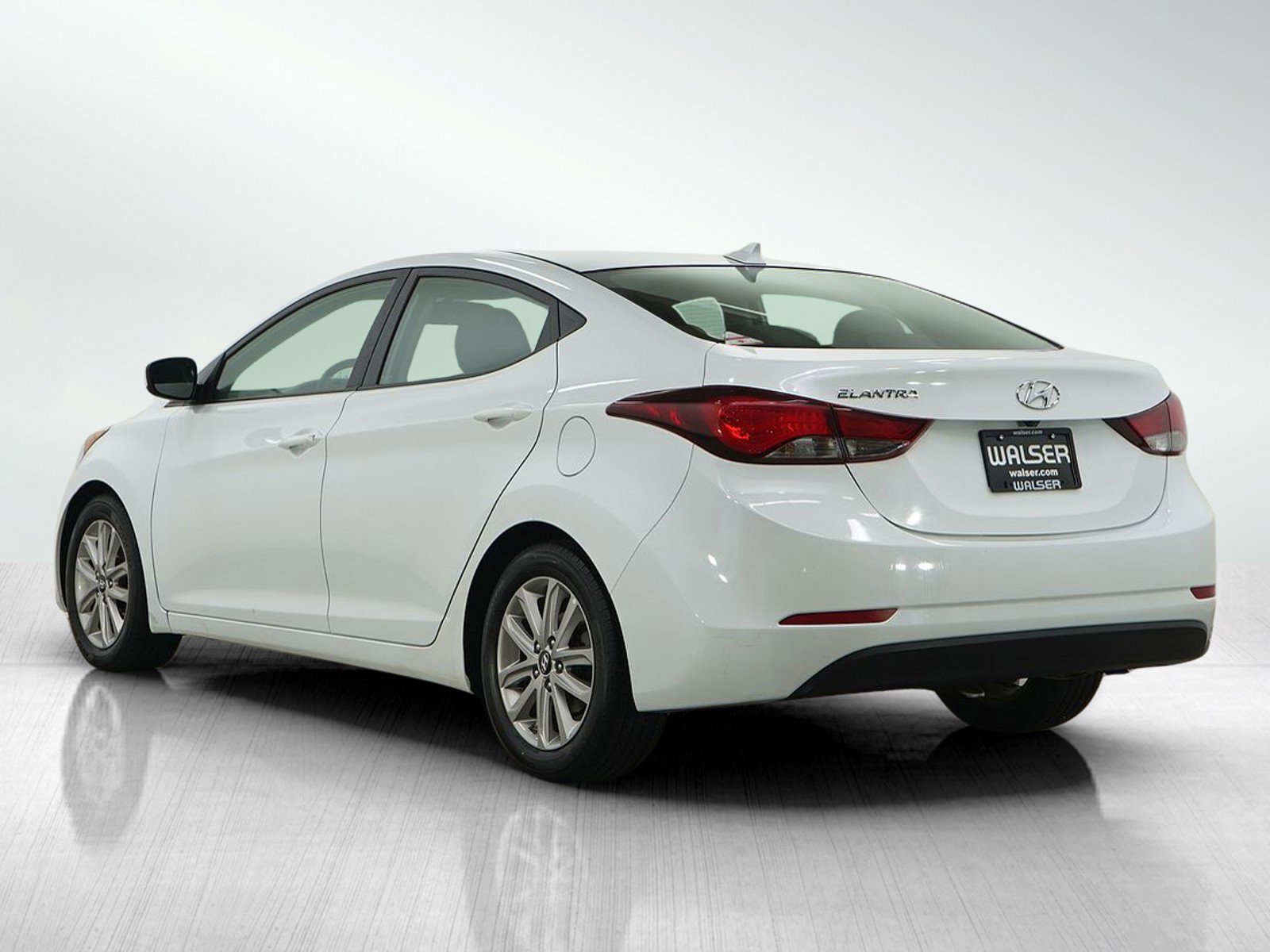 Used 2015 Hyundai Elantra SE w/ Option Group 02 FWD image 3