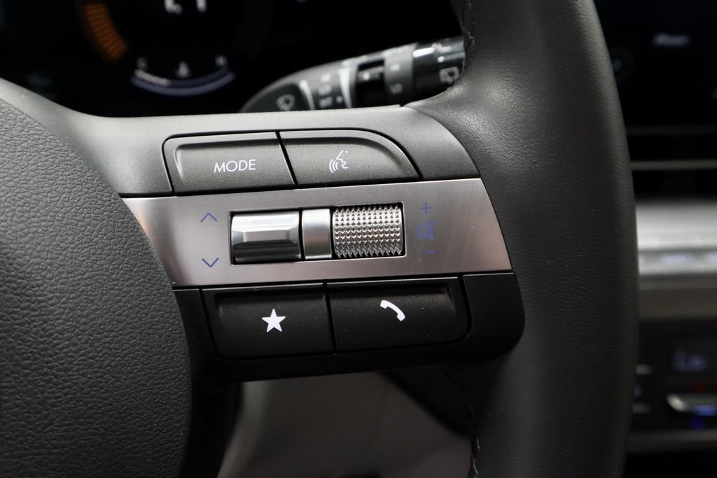 Used 2025 Hyundai Kona SEL FWD image 29