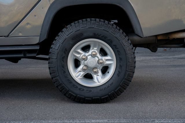 Used 1993 Land Rover Defender 110 AWD/4WD image 32