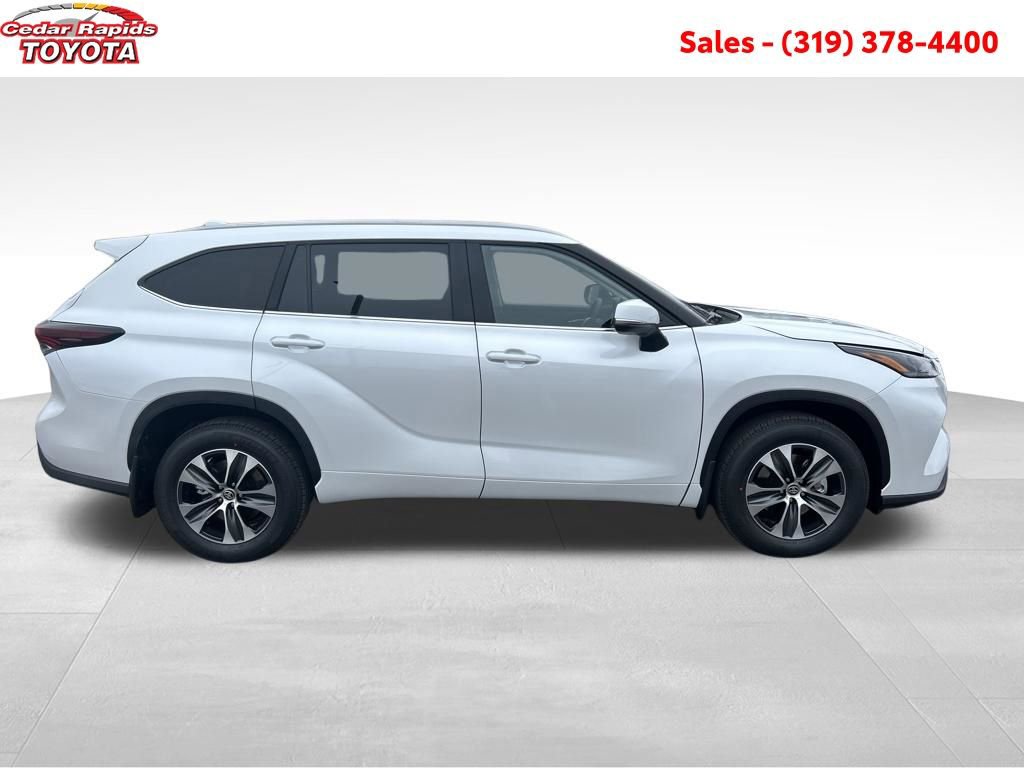 New 2026 Toyota Highlander XLE image 7