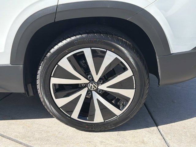 Certified 2023 Volkswagen Taos SE w/ Panoramic Sunroof Package FWD image 6