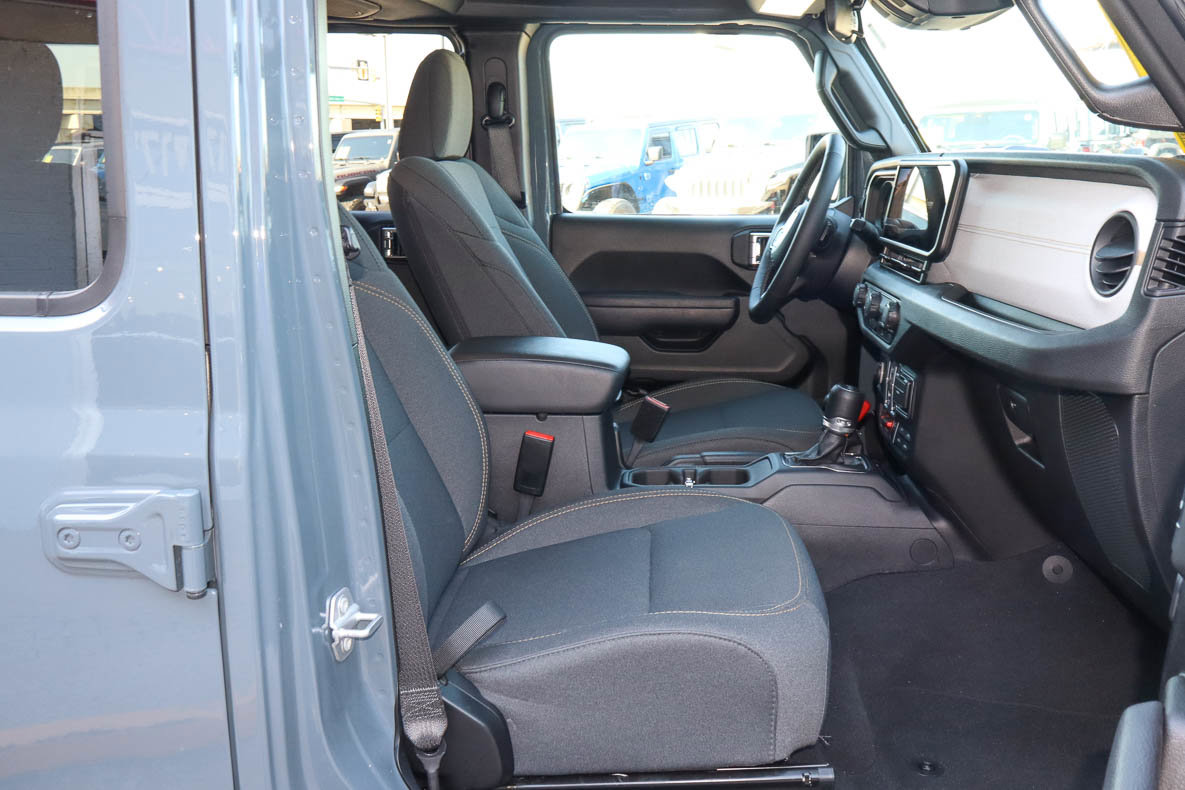 Used 2025 Jeep Wrangler Willys AWD/4WD image 26