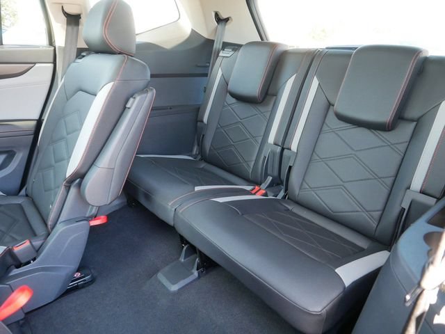 Certified 2026 Volkswagen Atlas Peak Edition AWD/4WD image 17