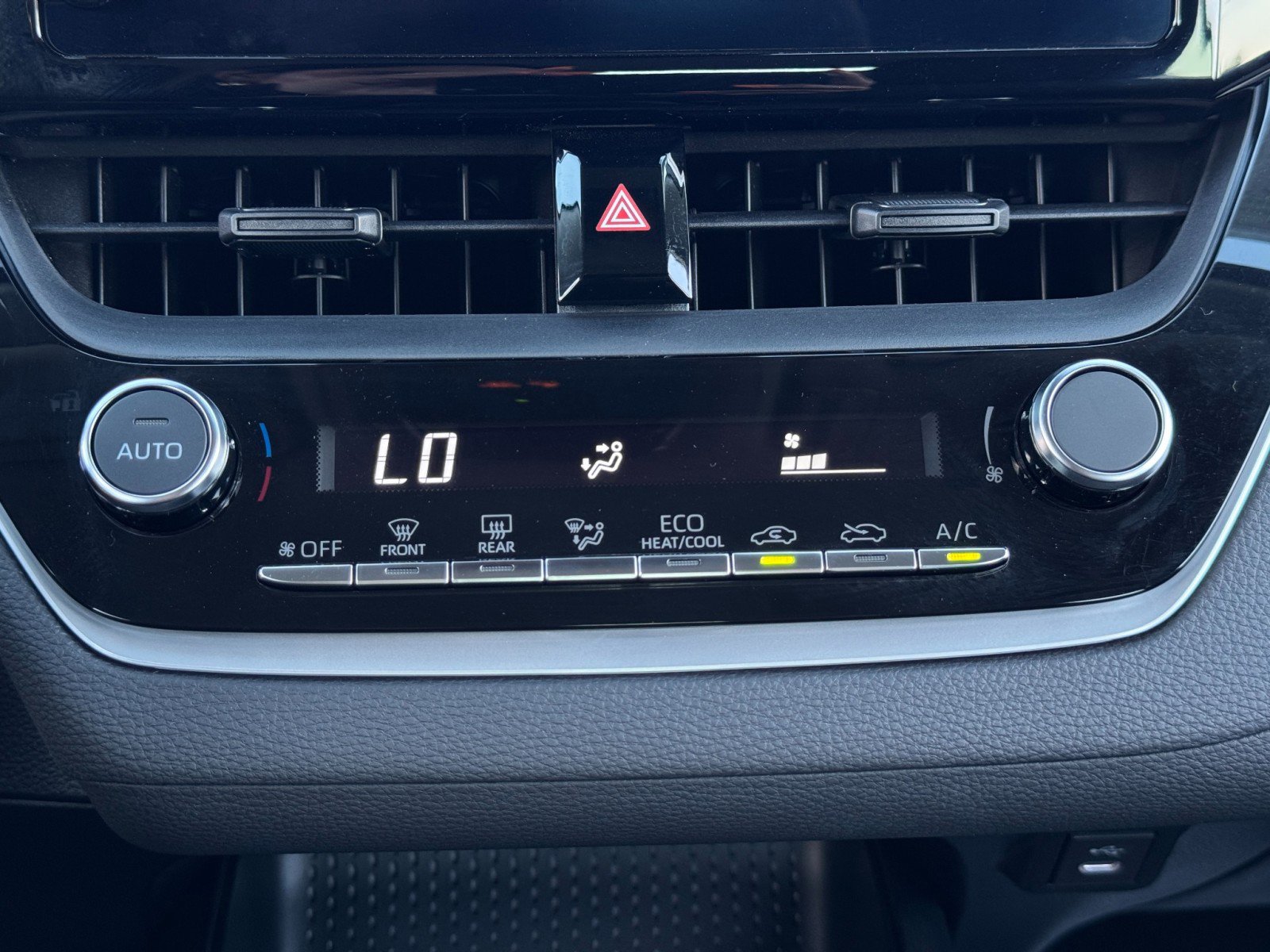 Used 2025 Toyota Corolla LE image 22