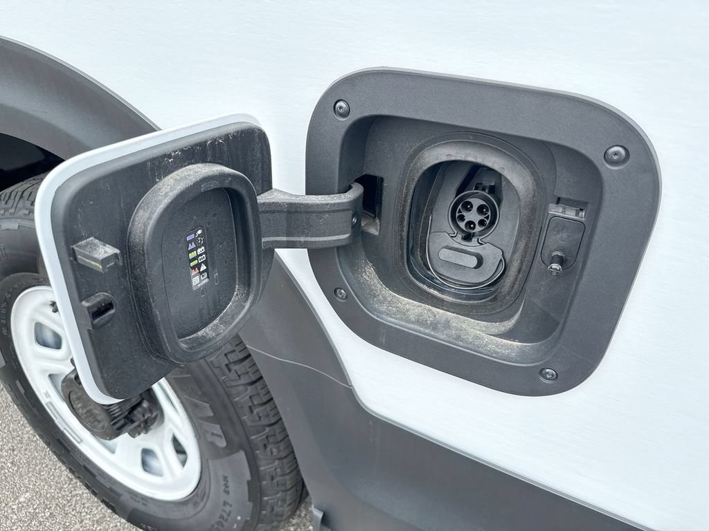 Used 2024 Chevrolet Brightdrop 600 w/ Battery Pack, Max Range AWD/4WD image 14
