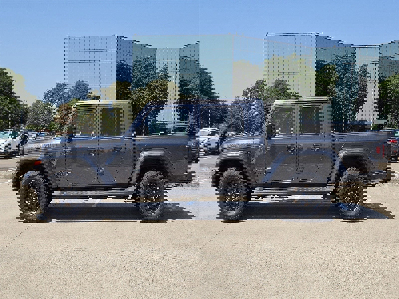 New 2025 Jeep Gladiator Sport image 3