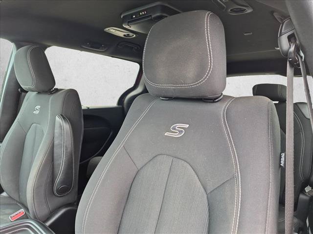 Used 2018 Chrysler Pacifica Touring Plus w/ S Appearance Package FWD image 16