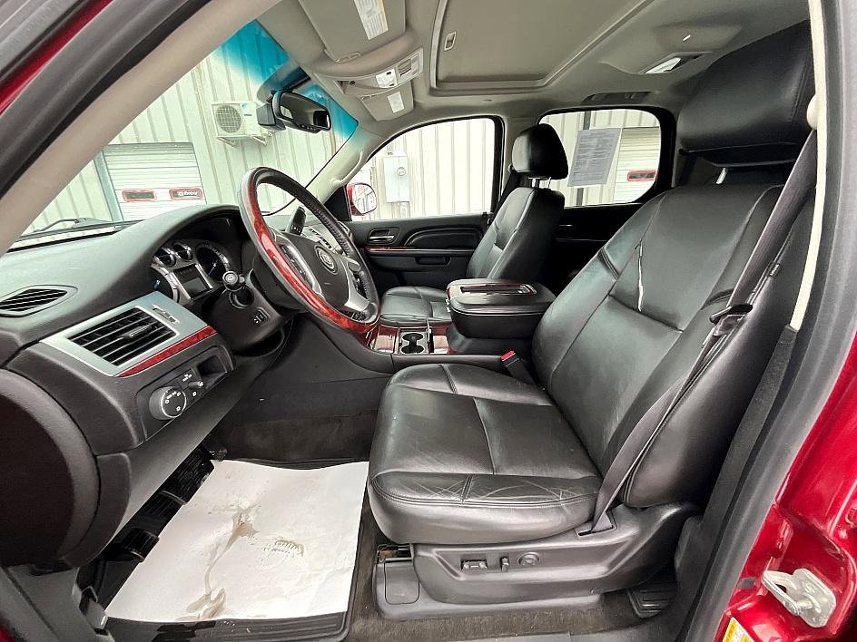 Used 2014 Cadillac Escalade Luxury image 14