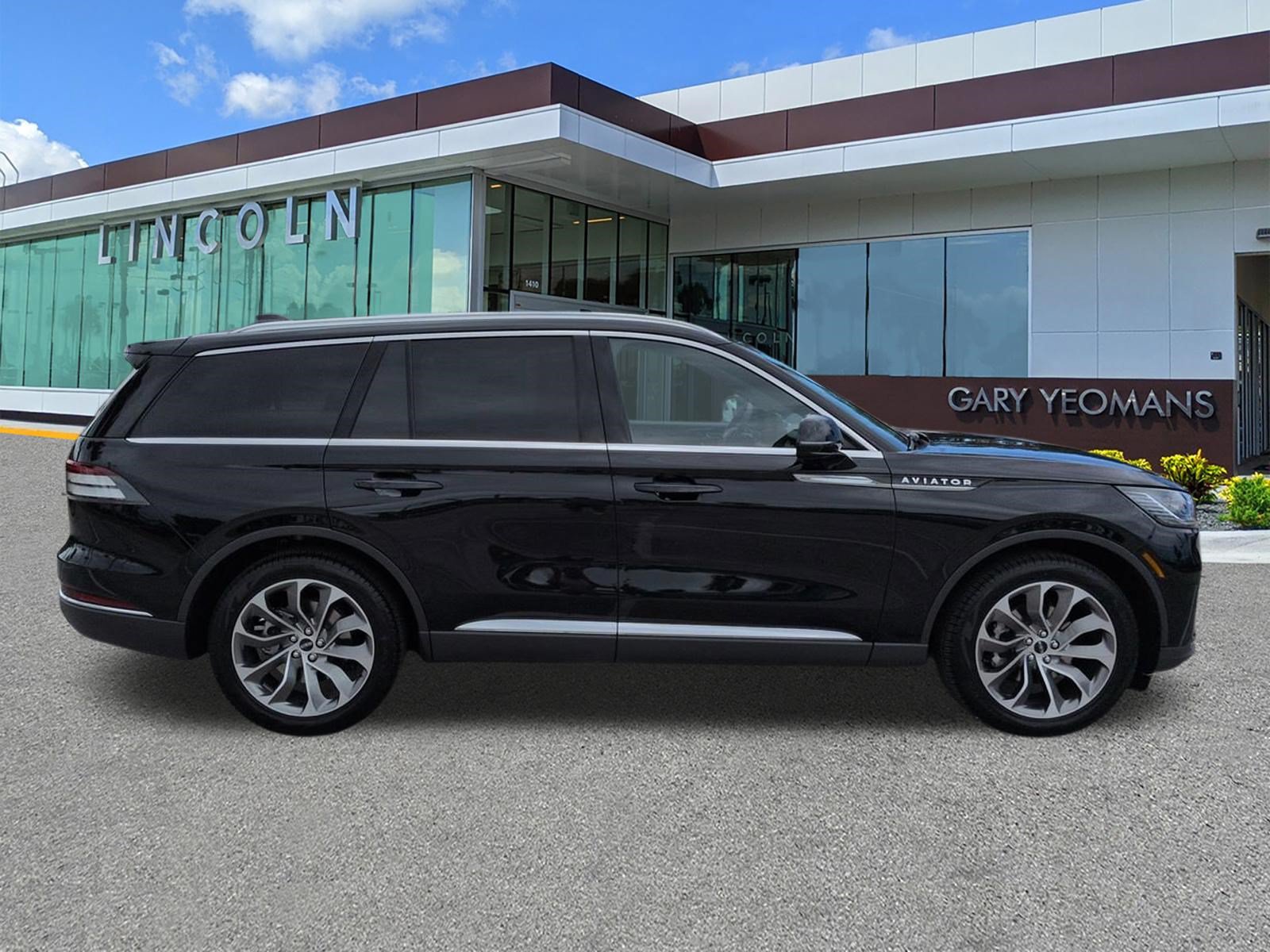 New 2026 Lincoln Aviator Reserve w/ Illumination Package RWD image 3