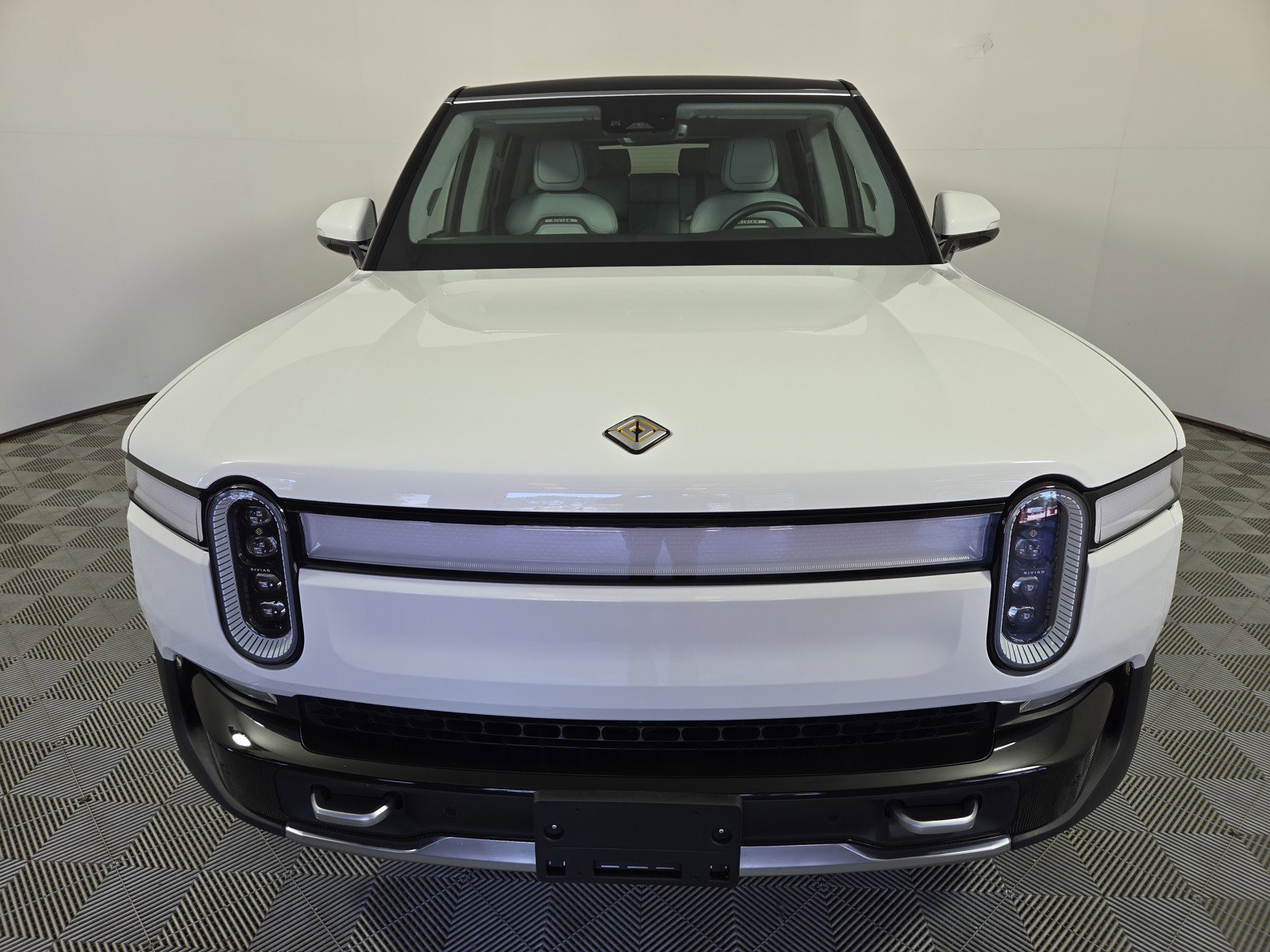 Used 2024 Rivian R1S Adventure AWD/4WD image 8