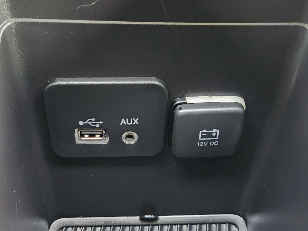 Used 2016 Chrysler 200 Limited image 25