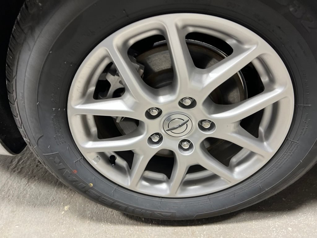 Used 2023 Chrysler Pacifica Touring-L FWD image 38