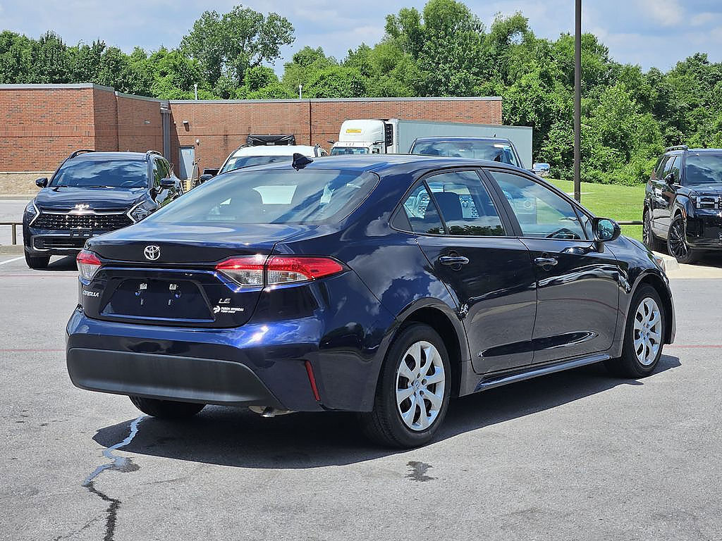 Used 2024 Toyota Corolla LE FWD image 4