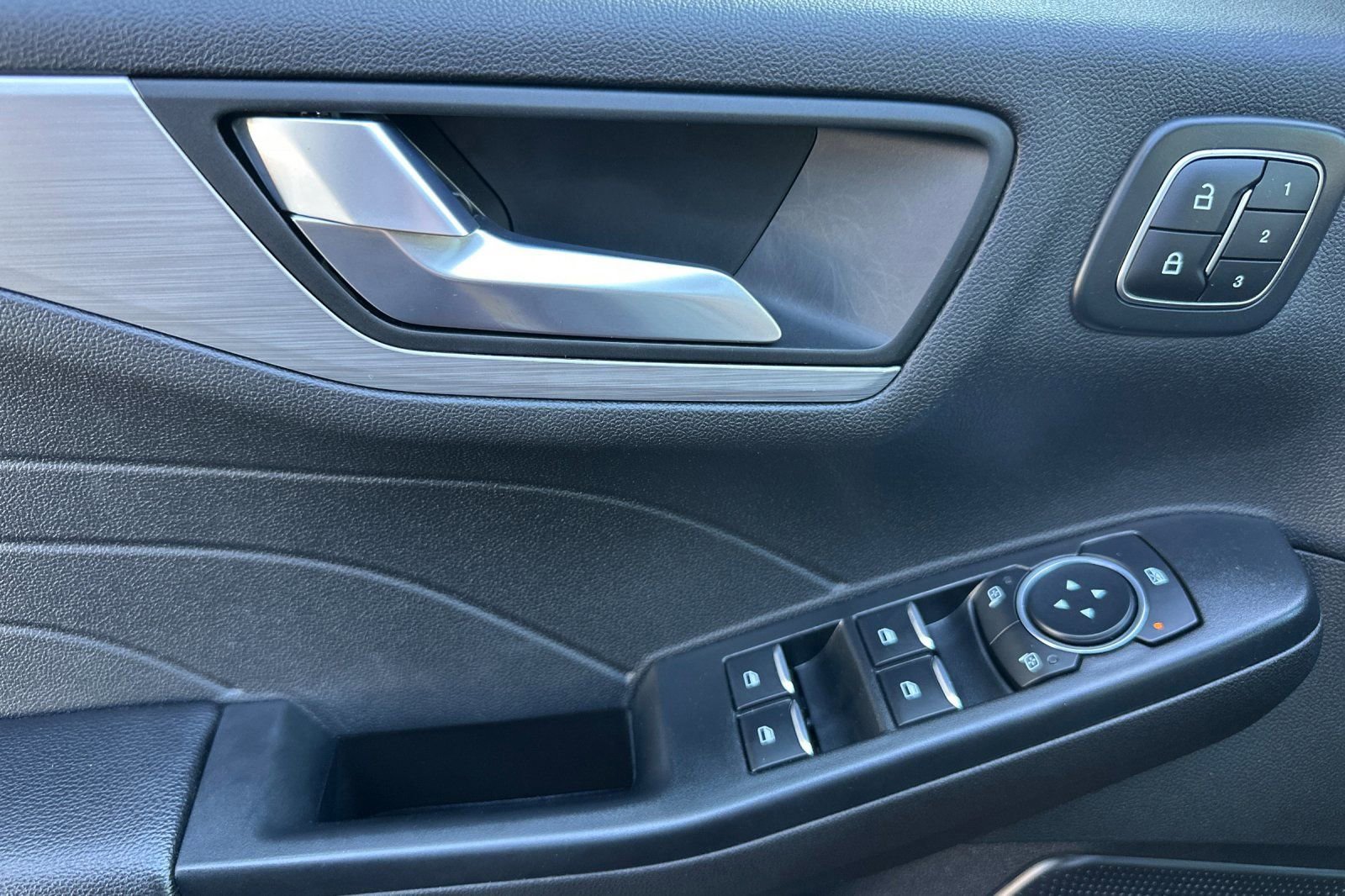 Used 2024 Ford Escape SE w/ PHEV Premium Package image 11