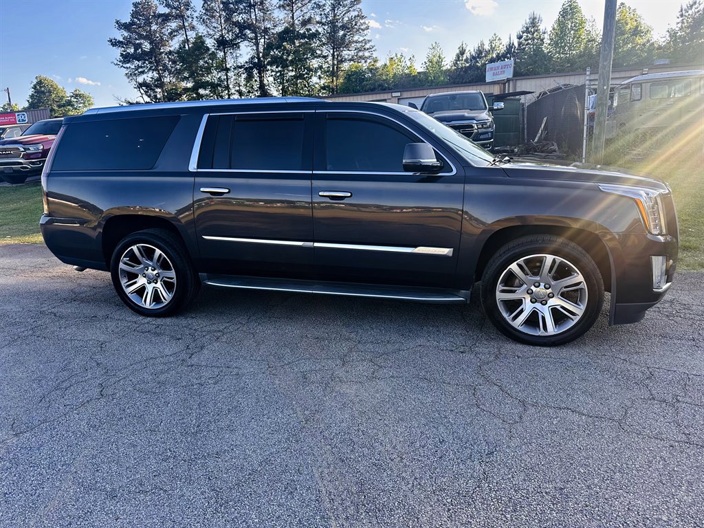 Used 2016 Cadillac Escalade ESV Luxury AWD/4WD image 3