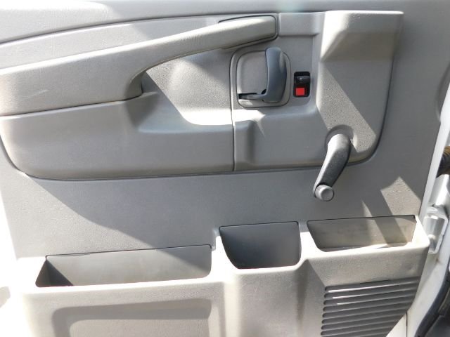 Used 2013 Chevrolet Express 2500 image 9