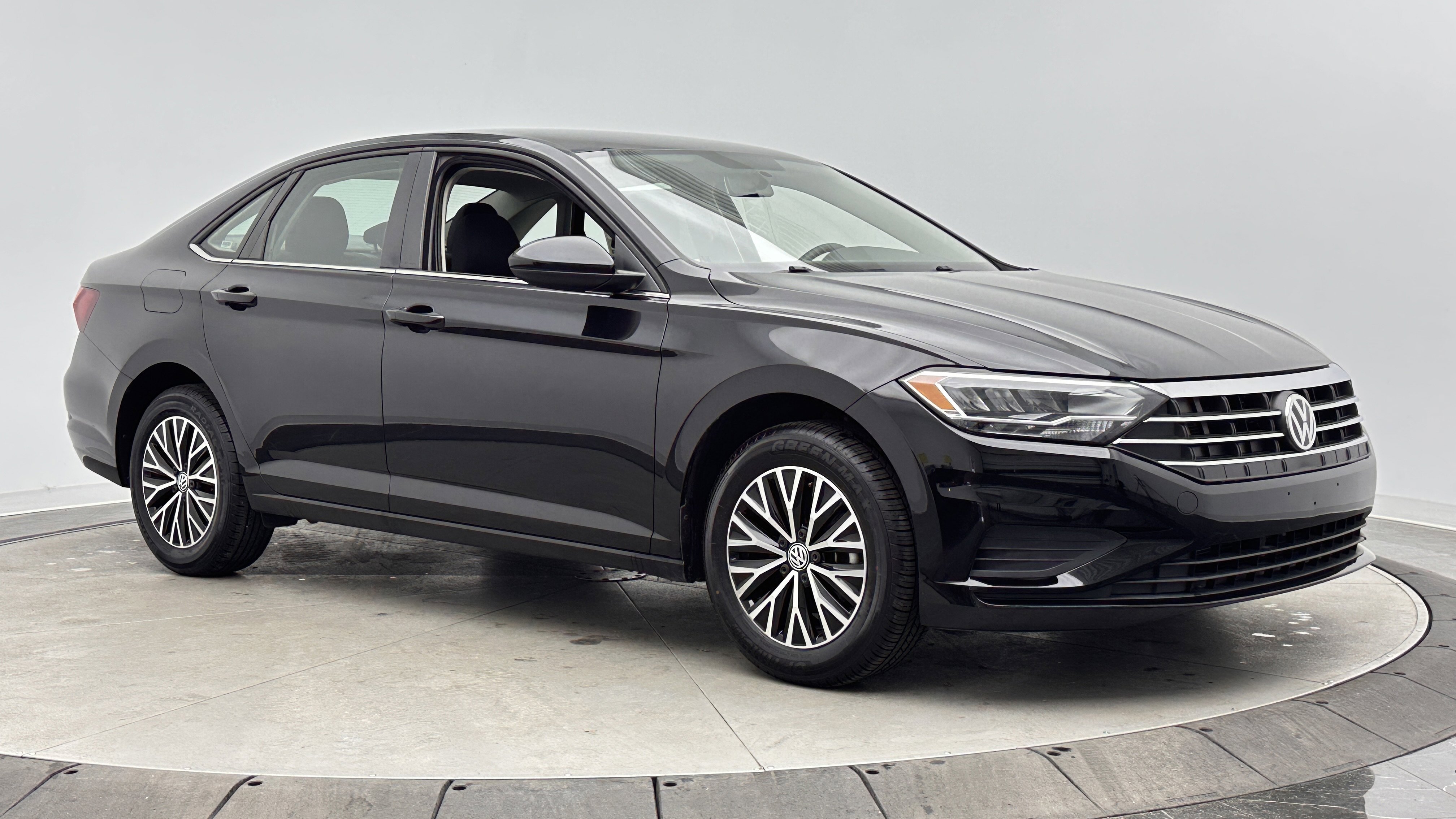 Used 2021 Volkswagen Jetta R-Line FWD image 3